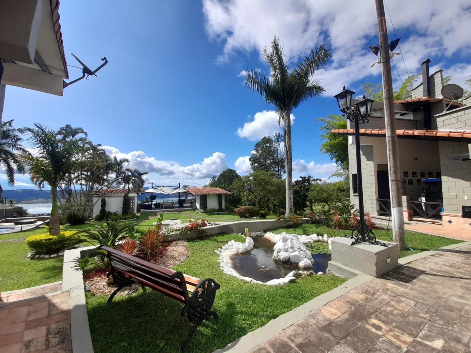 Hotel Maca Lago Calima Eksteriør bilde